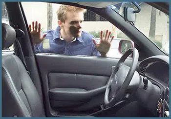 Safe Key Shop San Diego, CA 619-824-3412 - 19-locked-keys-in-car